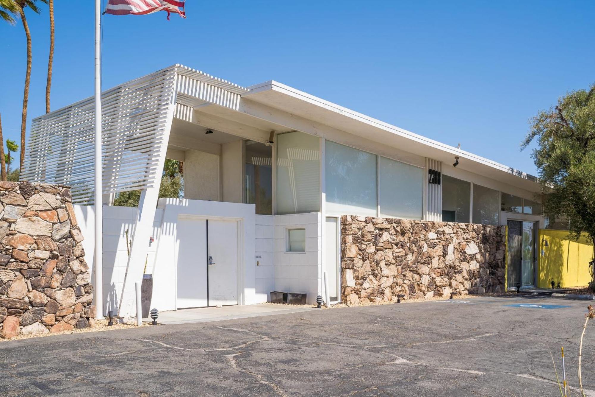 Monkey Tree Hotel By Avantstay Stylish Hotel In Palm Springs W Pool Dış mekan fotoğraf